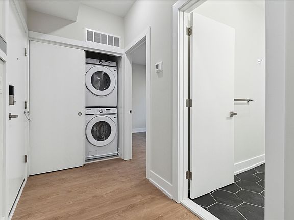 5th image of 723 N 35th St Unit 303