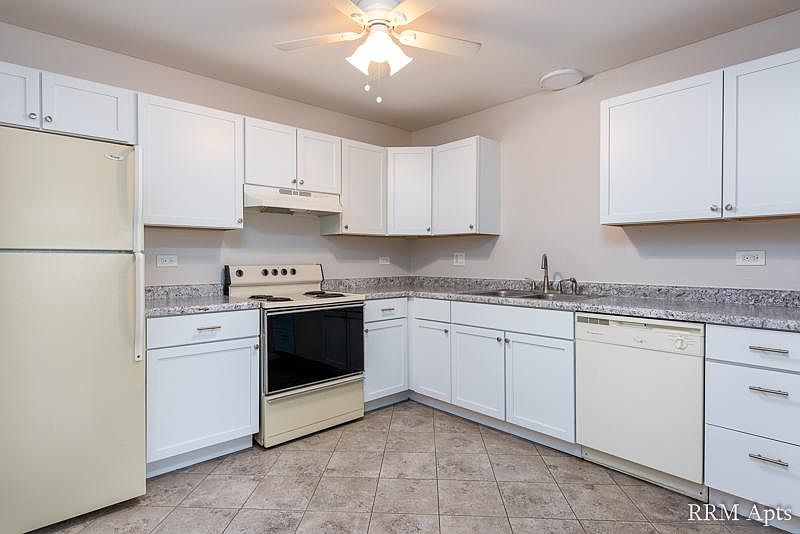 Pioneer Court Apartment Rentals Waukegan, IL Zillow