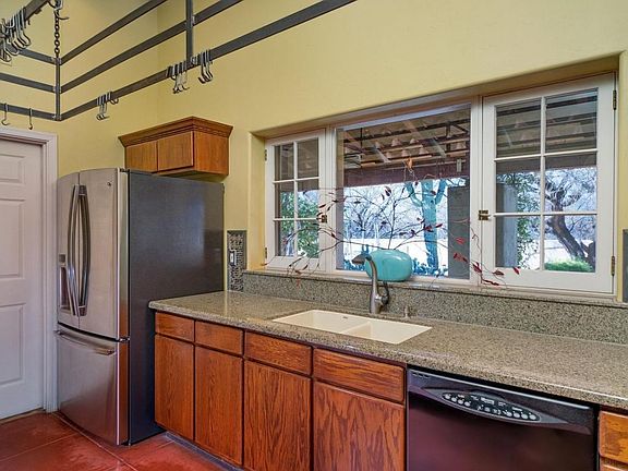 4th image of 3225 N Riverbend Cir E #7