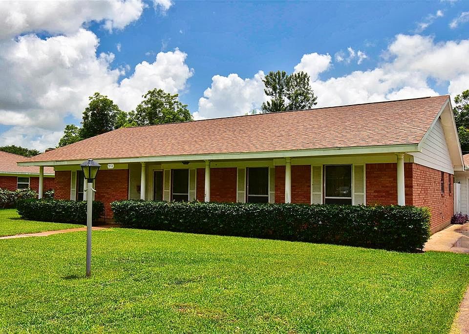 1st image of 3916 Aggie Dr