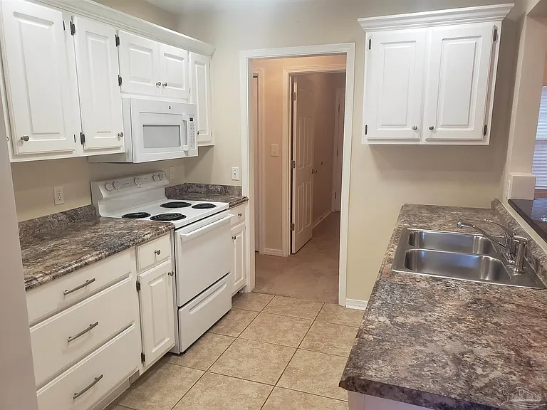 3469 Willow Ln — Photo 6