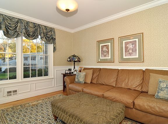 5th image of 106 Stephen Dr