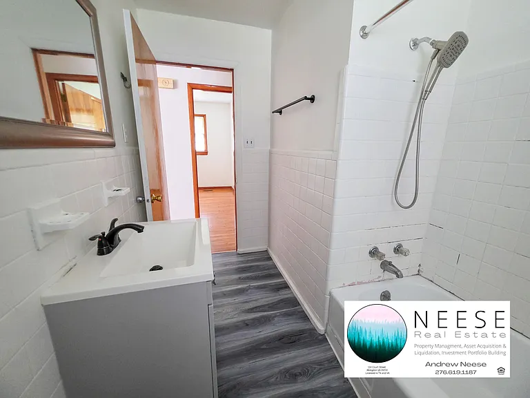 422 Barker Ln — Photo 8