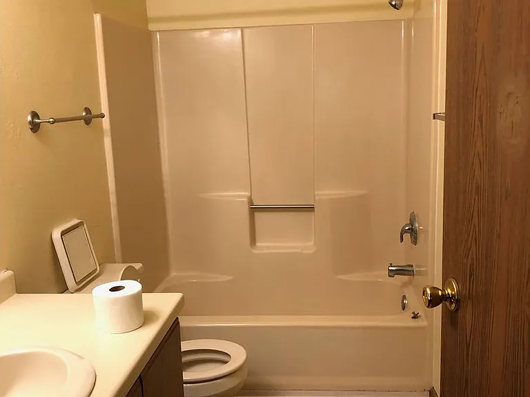 Cedar Creek Apartments-Oshkosh — Photo 18