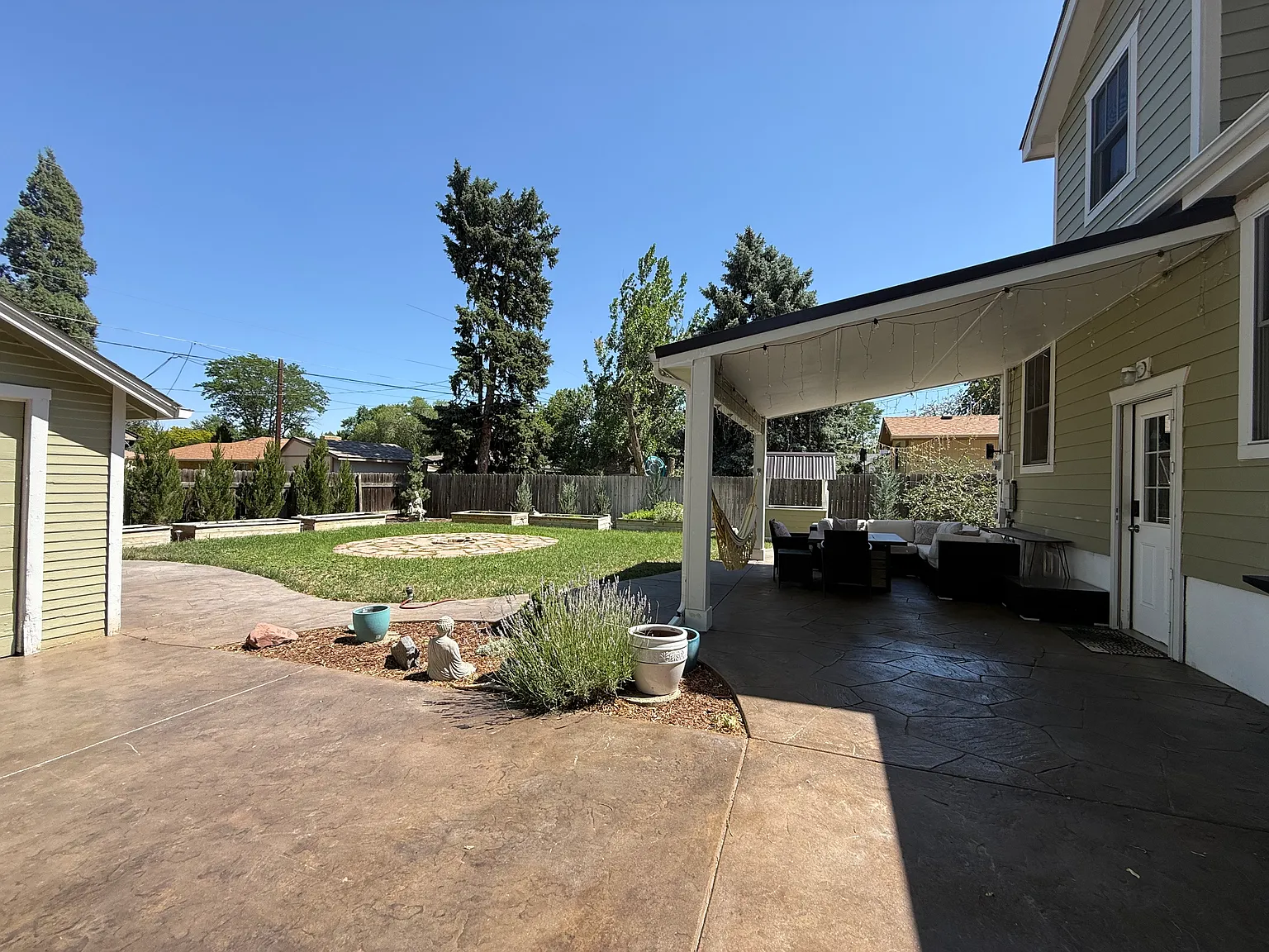 3 bed, 1837 sqft, $3,695 — Photo 2
