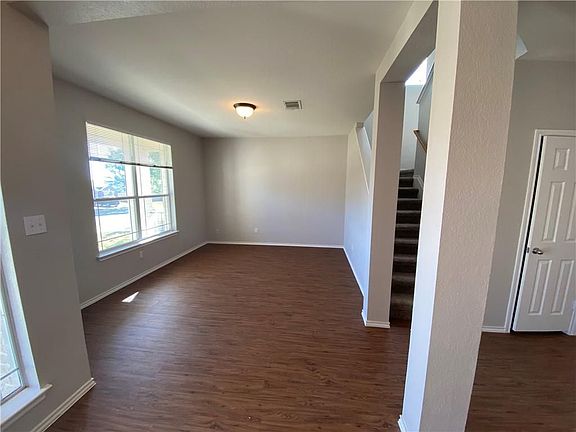 4th image of 115 Pedernales Dr