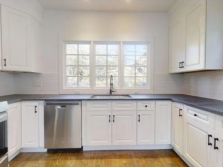 1002 Center St NW — Photo 6