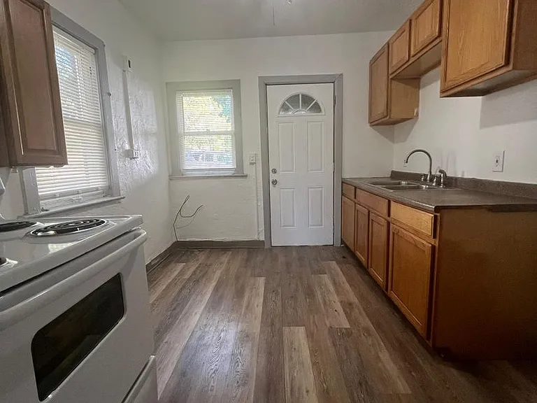 3244-3246 Sycamore Rd — Photo 6