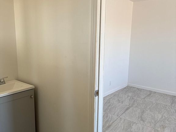 4th image of 15574 Mechem St