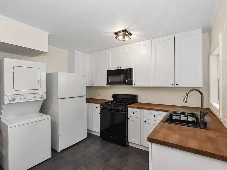 1111 S Meeting St — Photo 11
