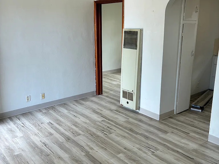 716 E Overland — Photo 3