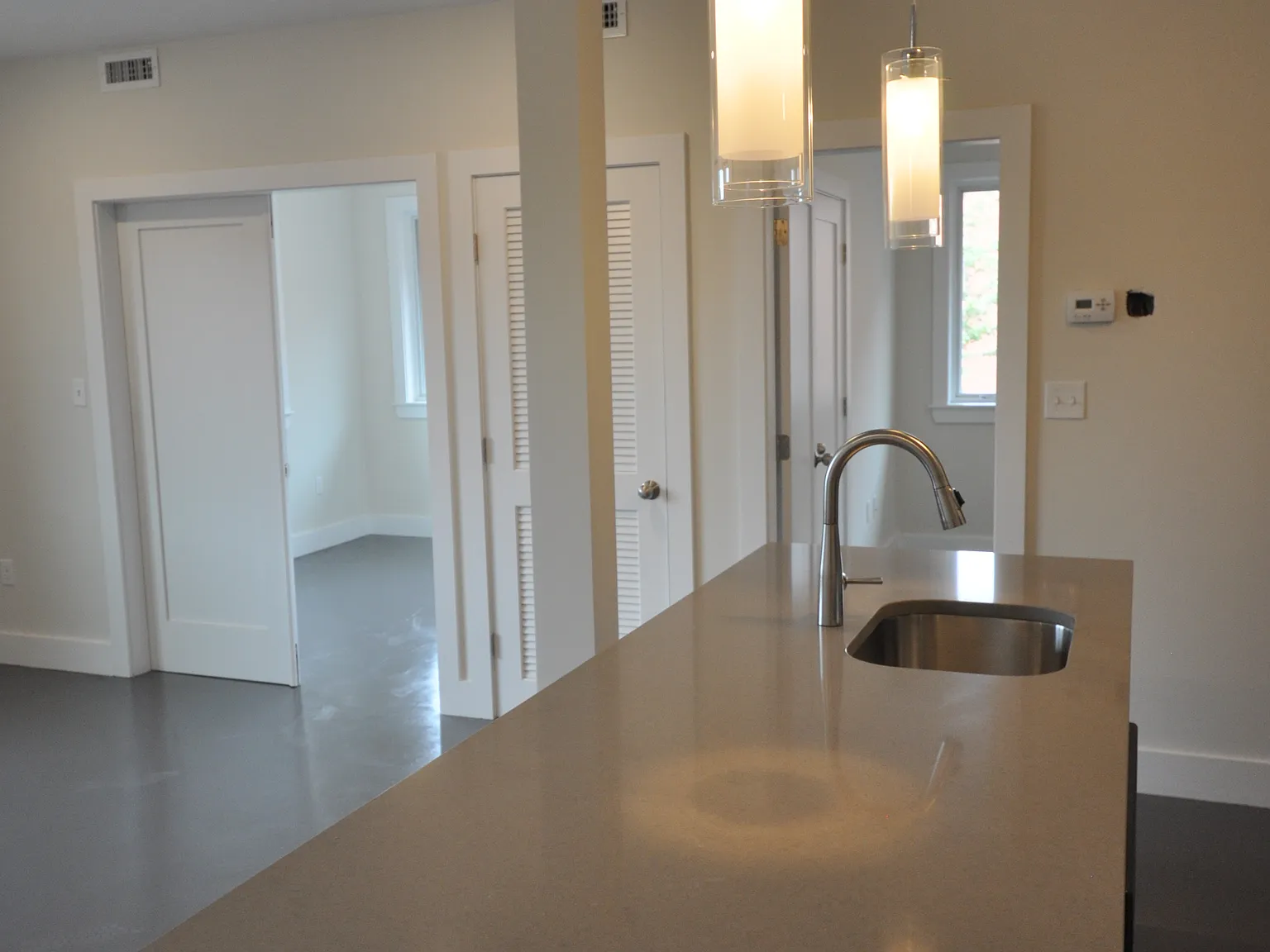 2 bed, 900 sqft, $4,500 — Photo 4