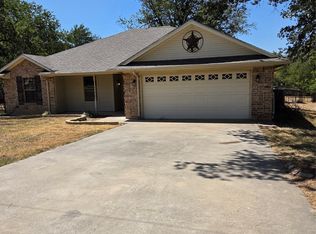 115 Pleasant Oaks Ln, Springtown, TX 76082
