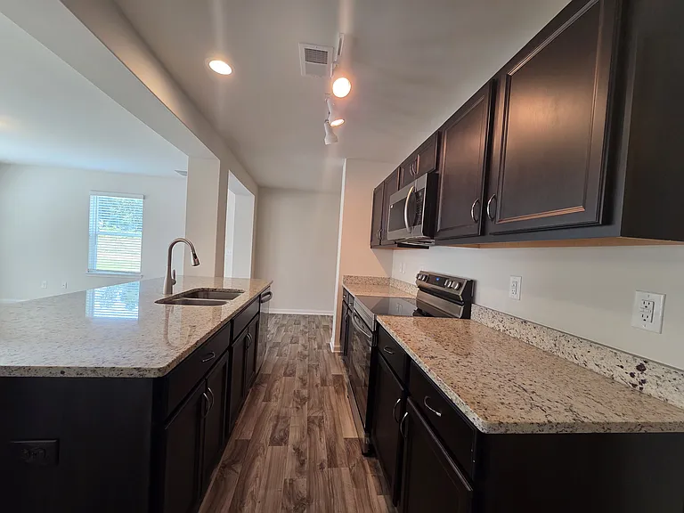 1808 Hart St — Photo 14