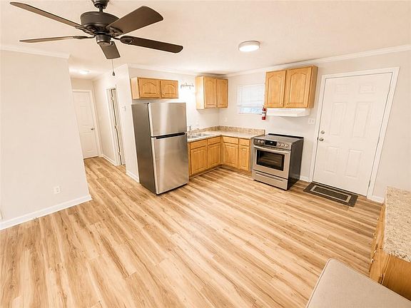4th image of 100 Horton Dr