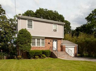 152 Ritchie Dr, Yonkers, NY 10705