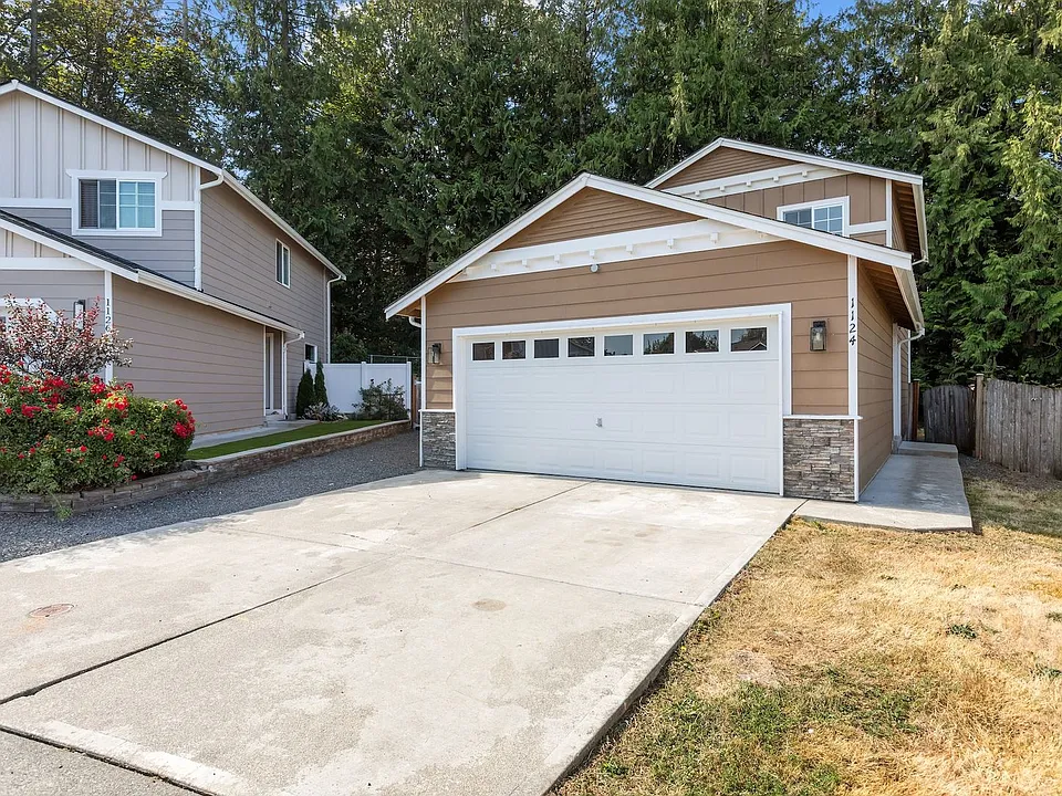 1124 73rd Dr SE