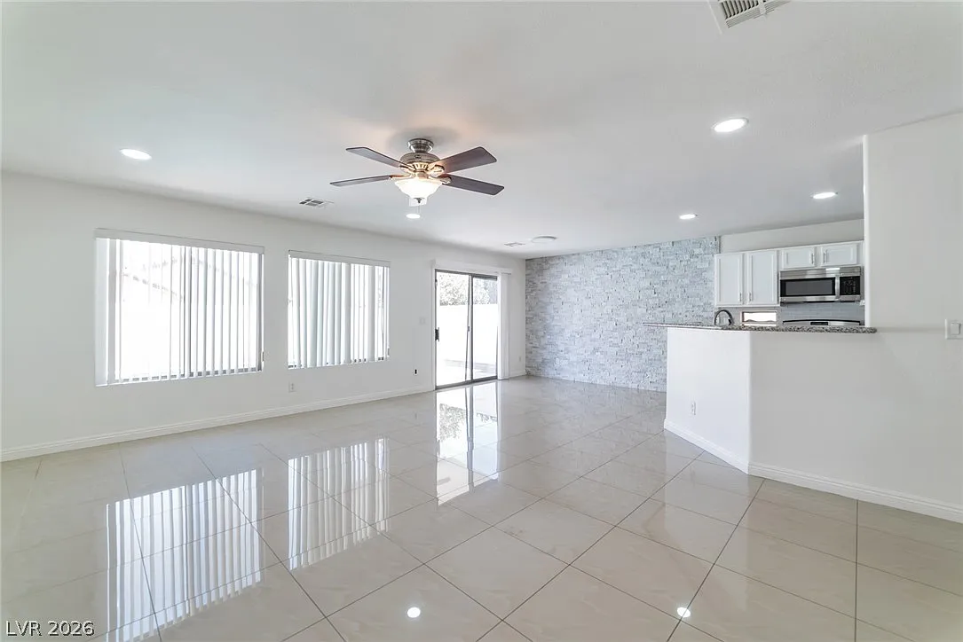 3 bed, 2.5 bath, 1462 sqft, $2,595 — Photo 4
