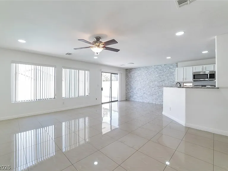 9632 Gatesville Ave — Photo 5