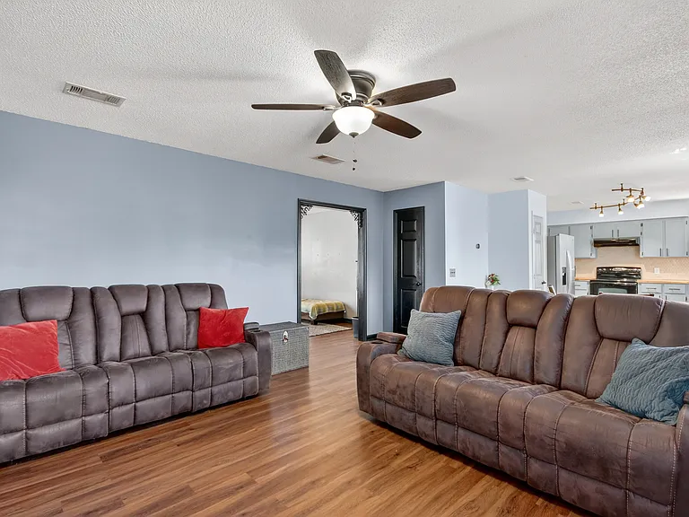 606 Windhaven Dr — Photo 11