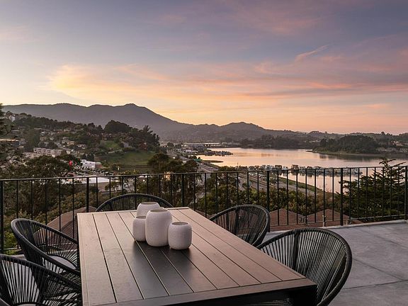 2nd image of 100 Eden Roc Drive