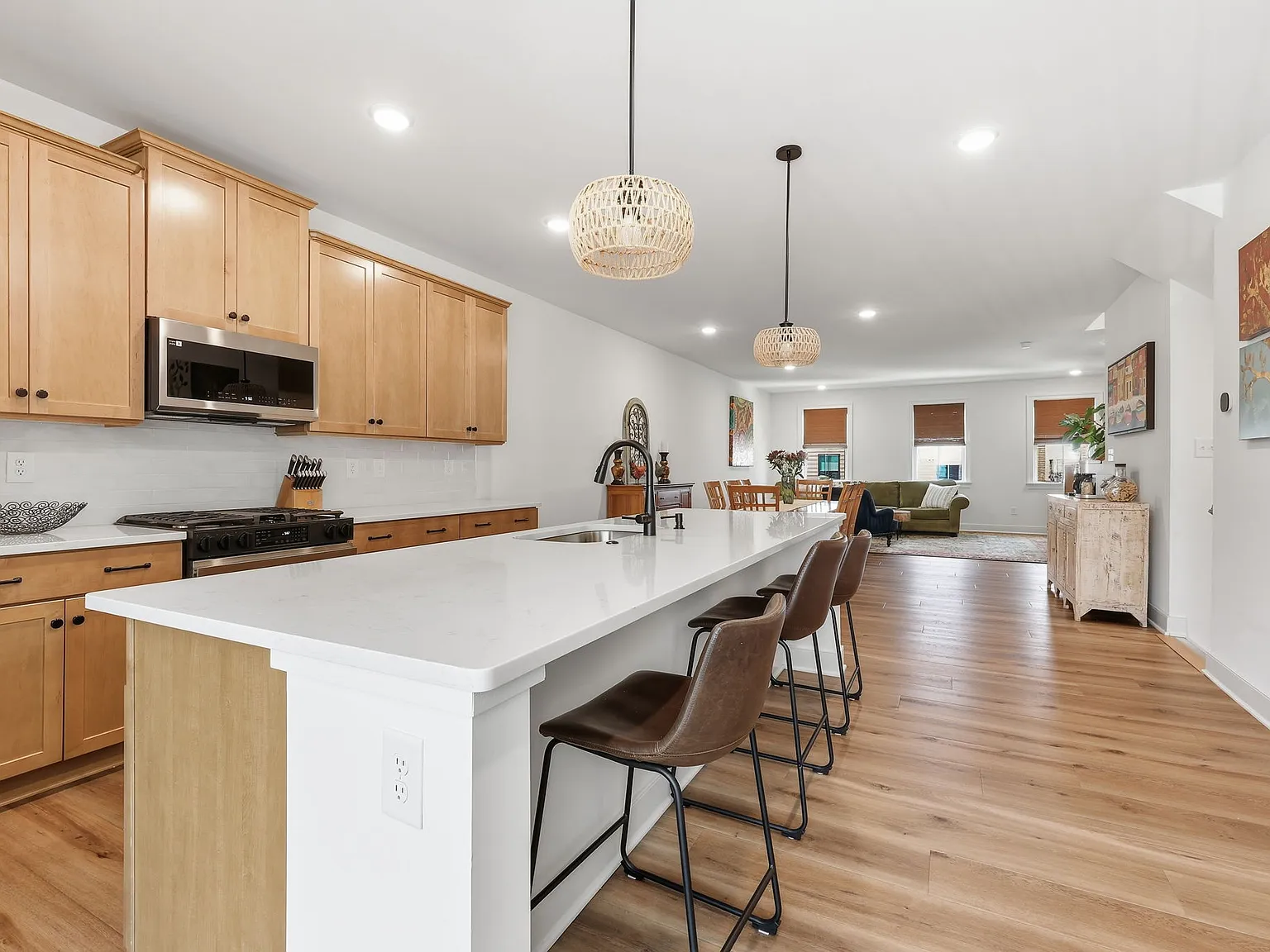 3 bed, 2785 sqft, $3,000 — Photo 2