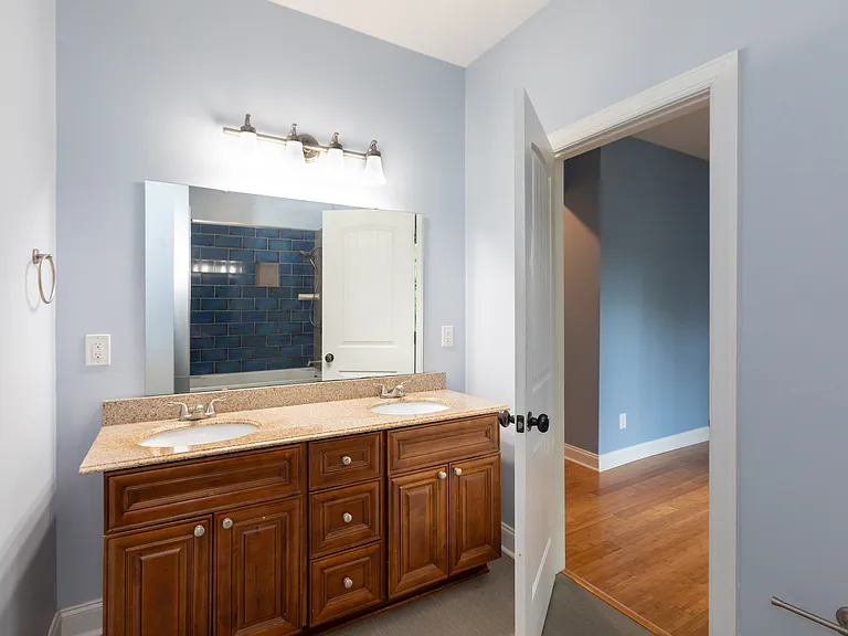 Primary Bathroom (Ensuite)