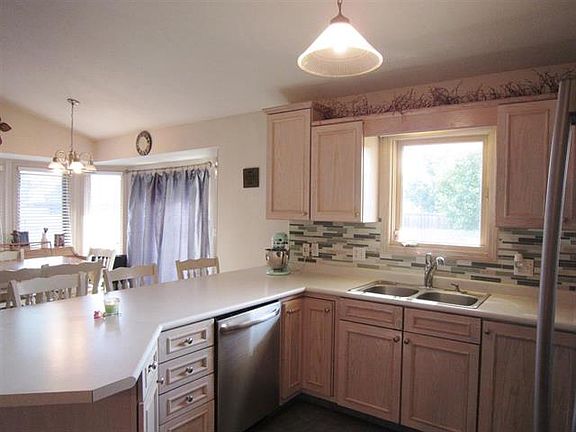 5th image of 3203 Foxfire Dr