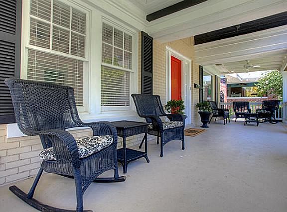 3rd image of 1410 Clover Ln