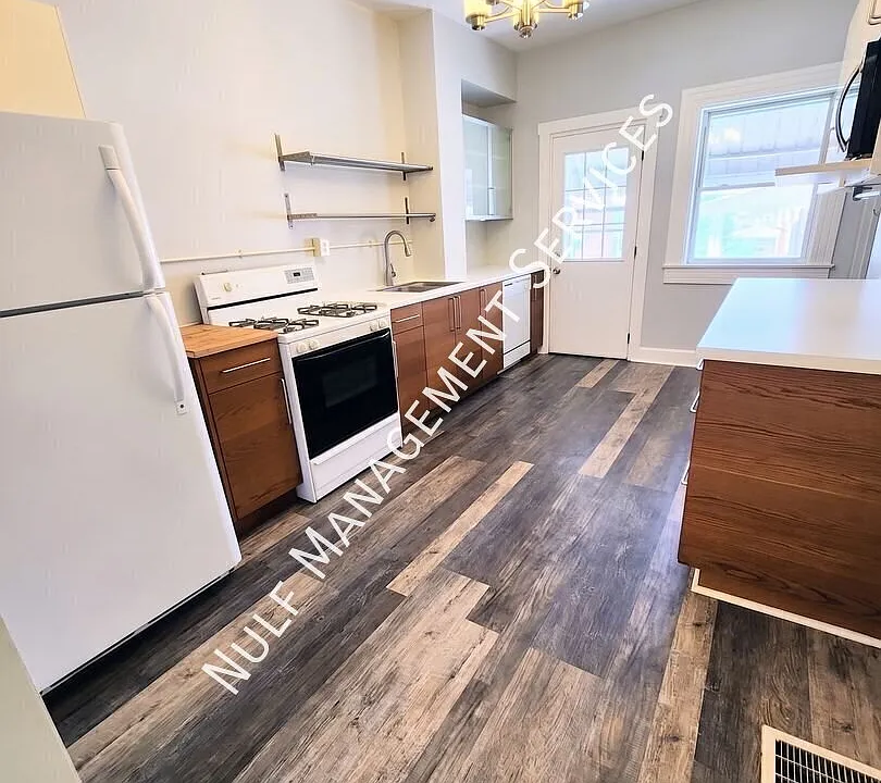 4243 Dunkeld Way