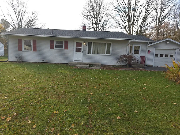 379 Hollybrook Rd — Photo 2
