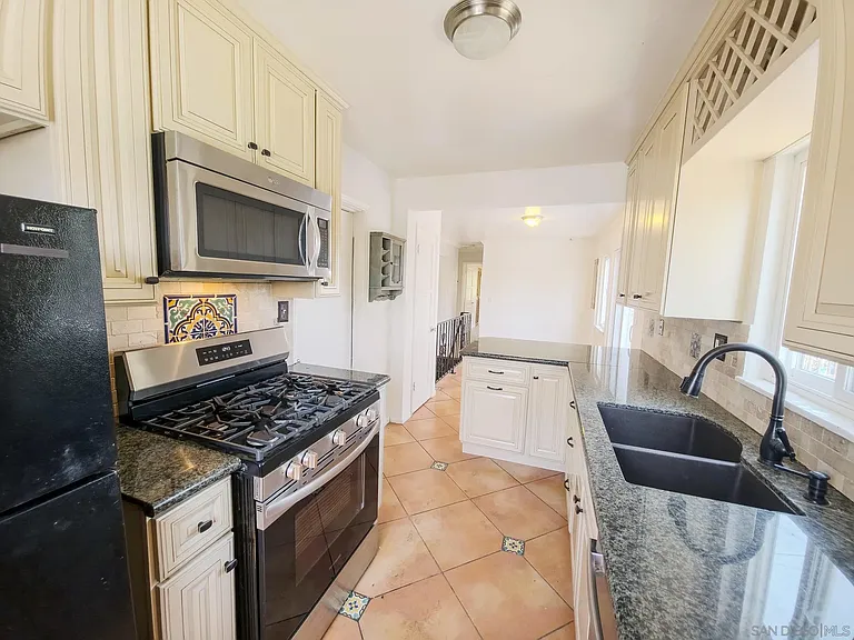 4635 Virginia Ave — Photo 5