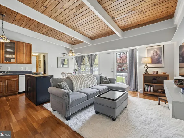 7752 Donnybrook Ct APT 212, Annandale, VA 22003