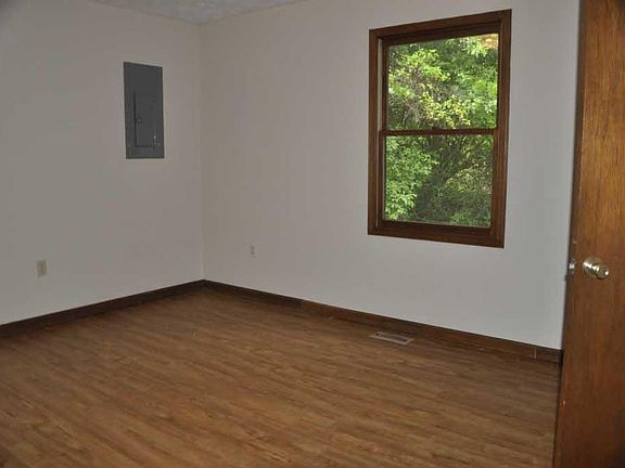 5th image of 148 Garland Ave