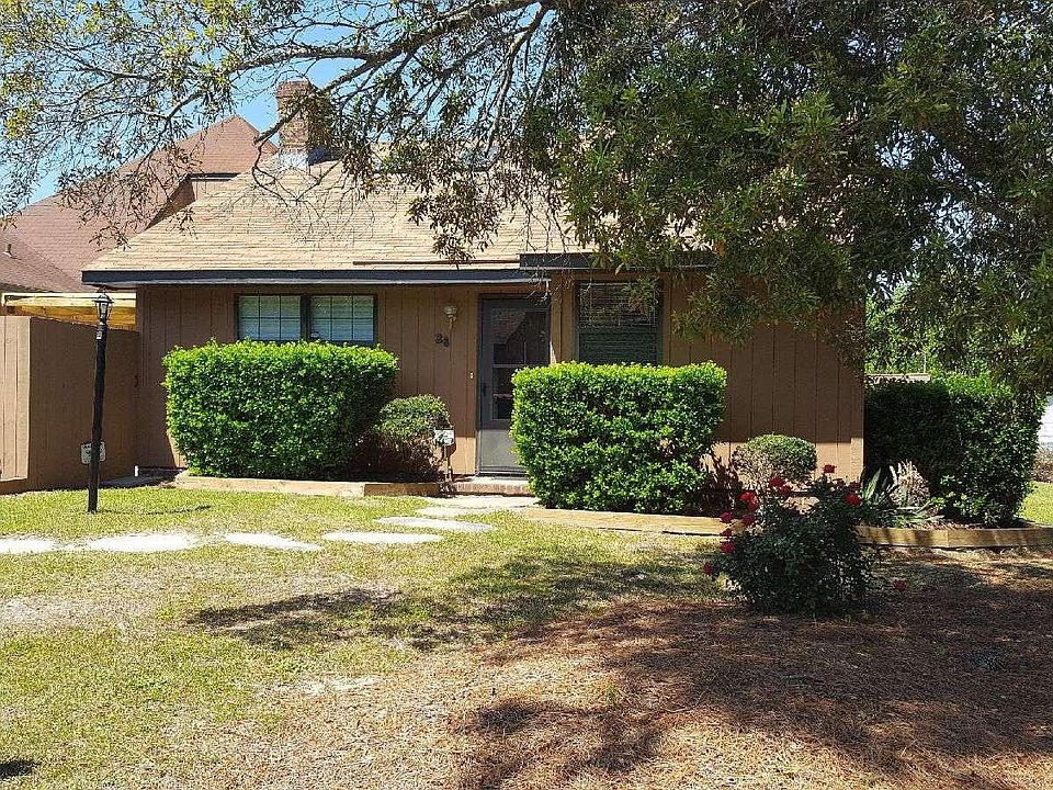 1st image of 200 Rollins Dr APT 8