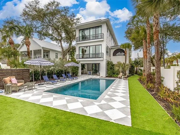1833 Dixon Ln, Saint Simons Island, GA 31522