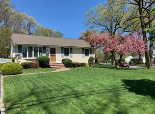 40 Huntley Rd, Summit, NJ 07901