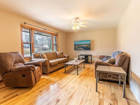 2nd image of 4025 Laramie Ln
