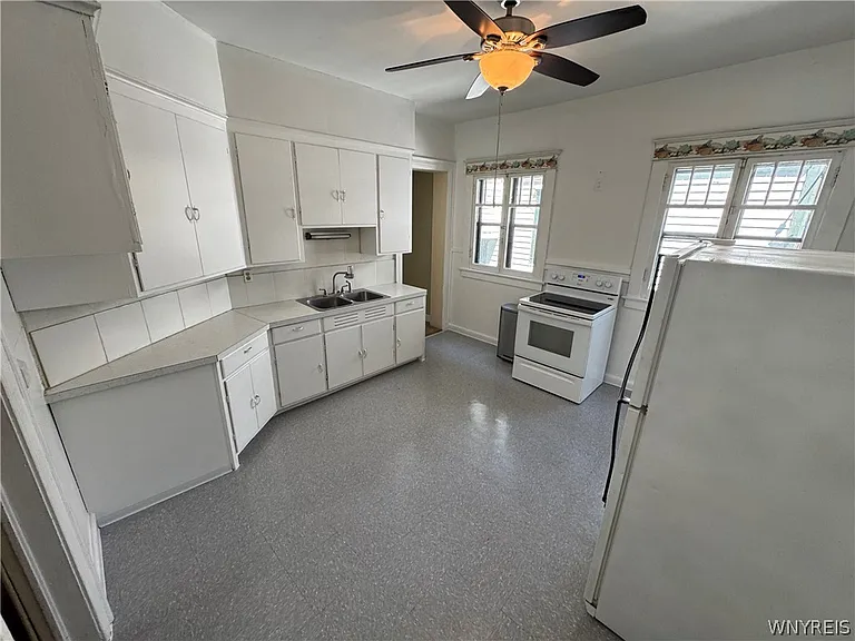 7 Berkley Pl — Photo 5