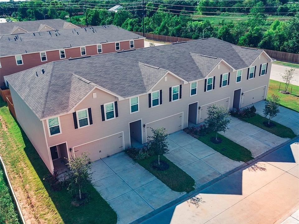 1st image of 208 Autumn Berry Ln