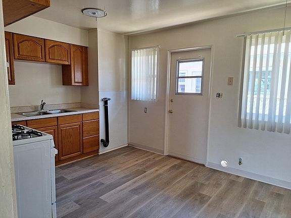 4th image of 4037-39 Clairemont Mesa Blvd #4037
