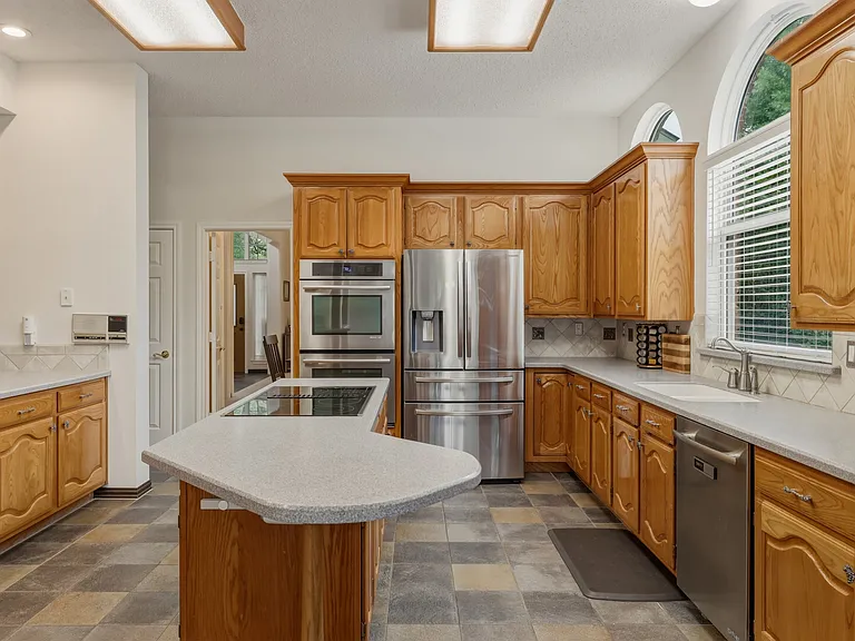7612 Oak Knoll Dr — Photo 8