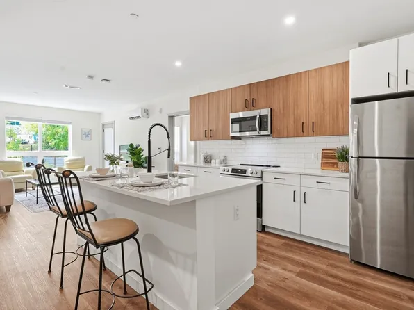 203 Lowell St #103, Wilmington, MA 01887