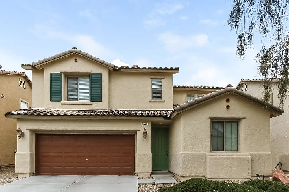 3 bed, 2.5 bath, 1859 sqft, $2,320 — Photo 1