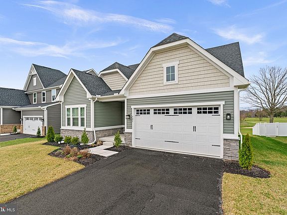 2nd image of 747 Sagebrush Loop