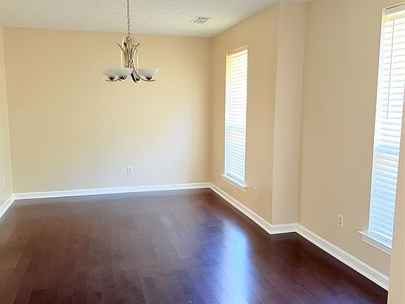 3rd image of 1029 Juniper Ct