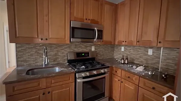 3 bed, 1000 sqft, $2,900 — Photo 3