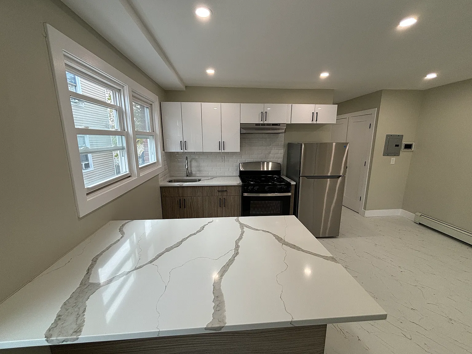 2 bed, 1000 sqft, $2,250 — Photo 2