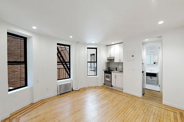 Rented by Aether Property Group | media 7