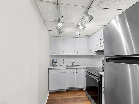 5th image of 616 NW 13th St #250